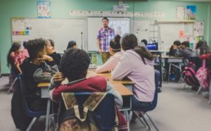 Les pédiatres unanimes : « Tous les enfants doivent retourner à l’école dès que possible »