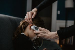 Enfant malade : plus de justificatif si le congé ne dépasse pas trois jours, plaide la Ligue des Familles