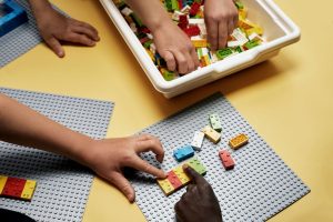 Apprendre le braille devient accessible à tous avec LEGO !