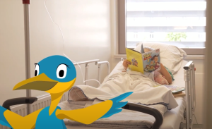 Tiki, nouvelle mascotte des Hôpitaux Iris Sud, apaise les enfants hospitalisés