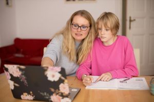 Logopedie en neurologische ontwikkelingsstoornissen: KCE roept op tot dringende hervorming van zorgaanbod