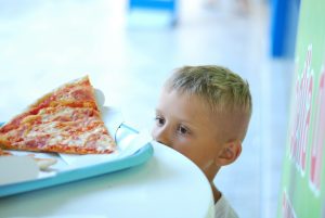 Obésité infantile : UNICEF met en garde sur l’expansion mondiale de la malnutrition