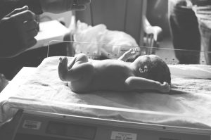 Bébés prématurés : des recherches de la VUB révèlent comment mieux prévenir les lésions cérébrales