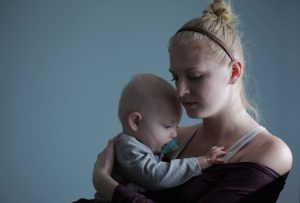 Extreme vroeggeboorte: meer dan een op de drie moeders vertoont ernstige symptomen van posttraumatische stress